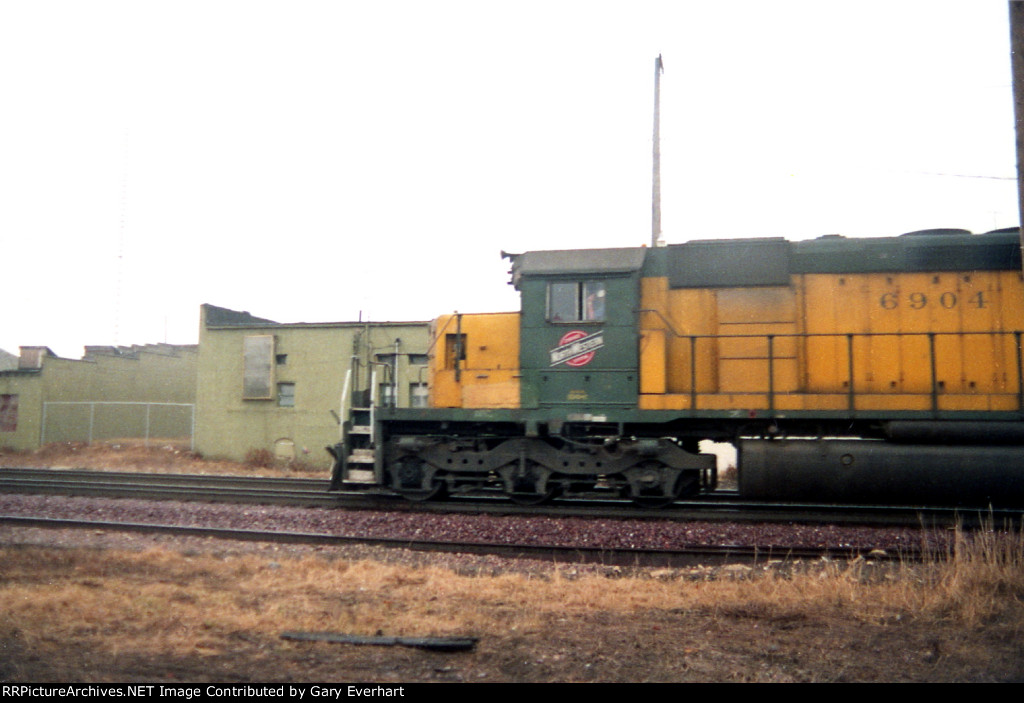 CNW SD40-2 #6904